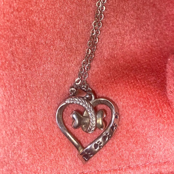 925 Sterling Silver chain and heart with bone pendant - Picture 5 of 5